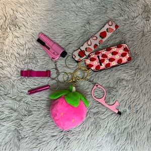 7pcs Strawberry Safety Keychain Set